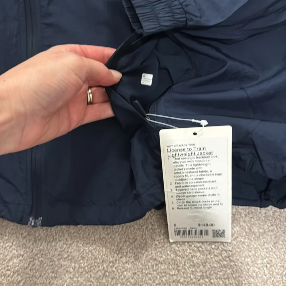 Lululemon License to Train Lightweight Jacket NWT - Picture 8 of 14